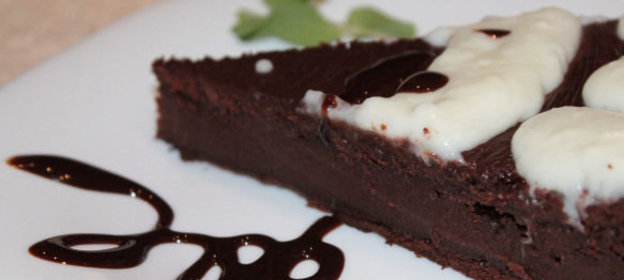 Шоколадный торт с темным пивом