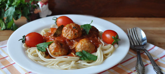 Спагетти с польпетте (фрикадельками по-сицилийски в остро-кисло-сладком соусе)
