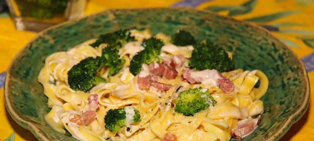 Паста карбонара с брокколи