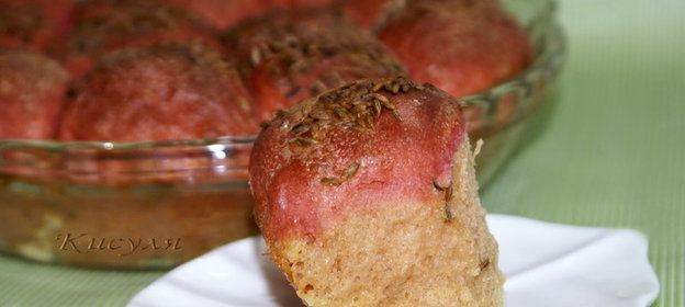 Свекольно-чесночные булочки с тмином