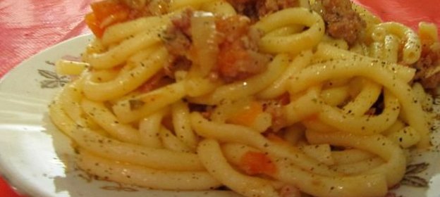 Спагетти с острым мясным соусом