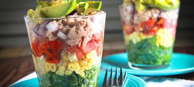 Слоеный салат с тунцом