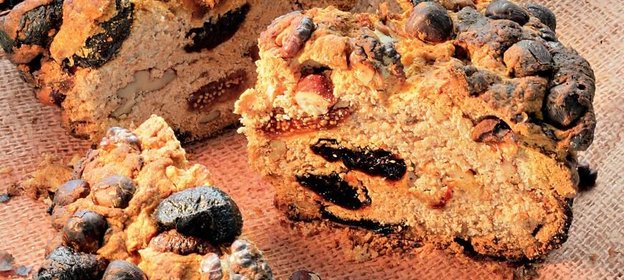 Хлеб с инжиром и орехами