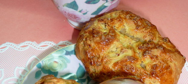 Смешные булочки с мюсли, творогом и яблоком к утреннему чаю