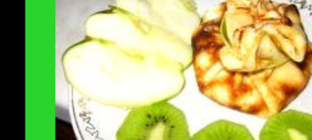 Пицца с колбасой и шпинатом