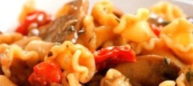 Паста с грибами и помидорами