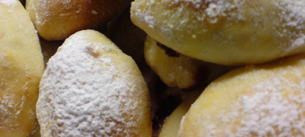 Булочки-малышки с вишнями (из замечaтельного песочно-творожного теста нашей mama tasi)