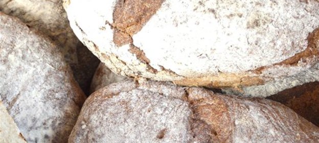 Хлеб с орехами пекан и клюквой