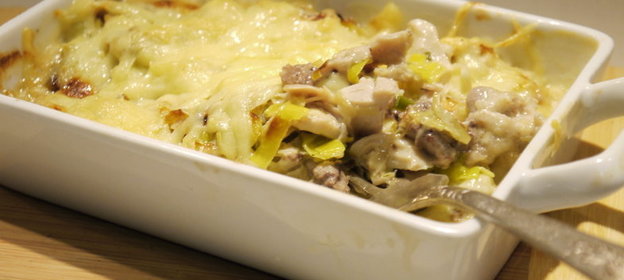 Запеканка а ля жюльен с курицей и пореем