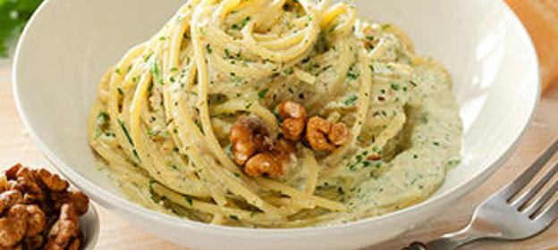 Спагетти в ореховом соусе в мультиварке