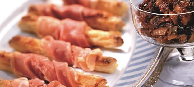 Чатни из инжира с ветчинными палочками