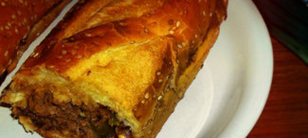 Сэндвич-багет со стейком в кисло-сладком маринаде