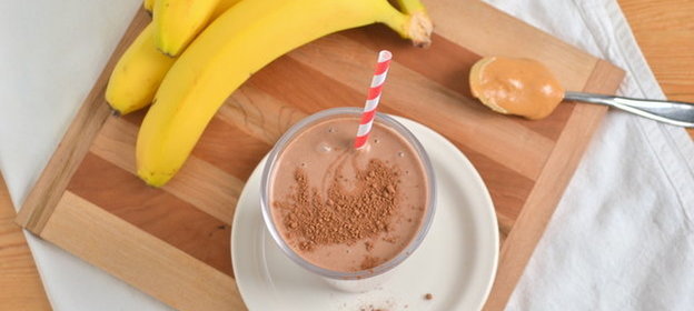 Шоколадный смузи с бананом и кокосовым молоком