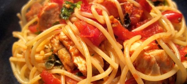 Паста с курицей и грибами