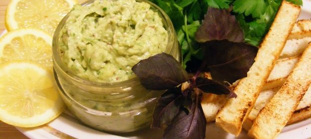 Дип из белой фасоли с мятой и фундуком