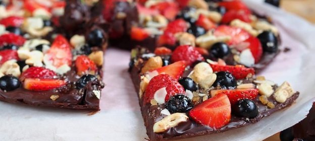 Шоколадно-ягодная пицца