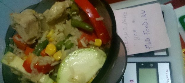Диетические овощи с курицей и рисом