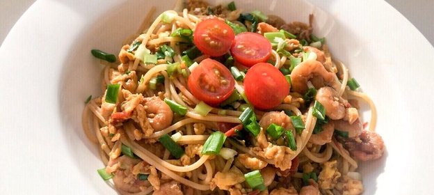 Паста с креветками и томатами