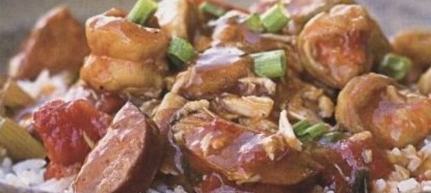 Соус-рагу с креветками и копчеными колбасками