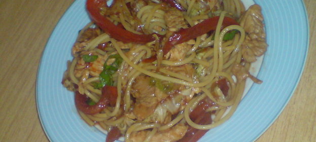 Спагетти с индейкой и перчиком