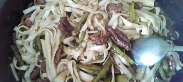 Китайская лапша с говядиной в соусе терияки