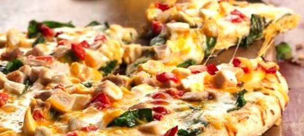 Пицца с креветками и курицей