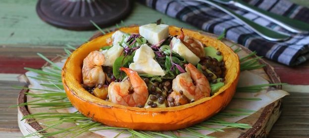 Салат из чечевицы с копчеными креветками