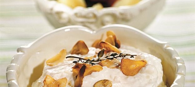 Дип из запеченного чеснока с овощами