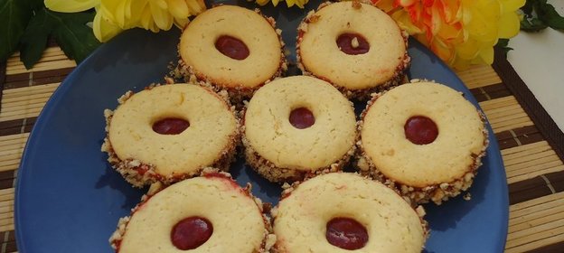 Печенье alfajores с клубничным пюре