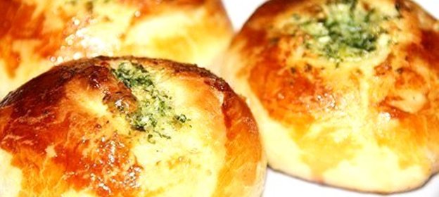 Чесночные булочки с зеленью