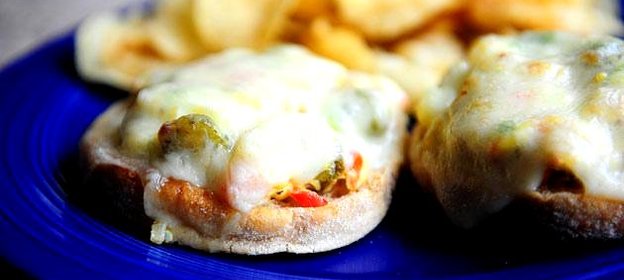 Запеченные булочки с тунцом и сыром