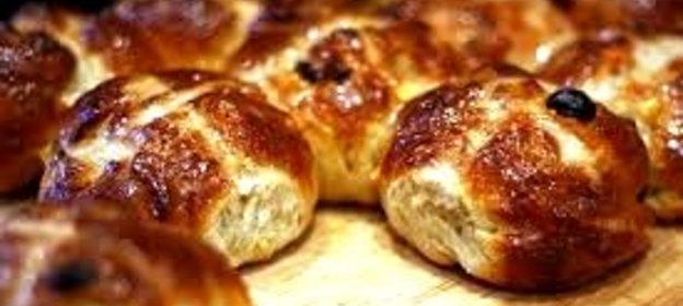 Воздушные булочки с изюмом