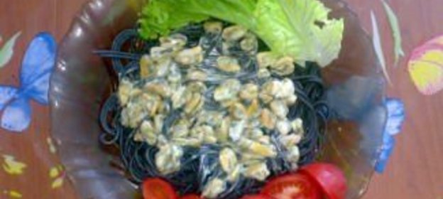 Черные спагетти с мидиями