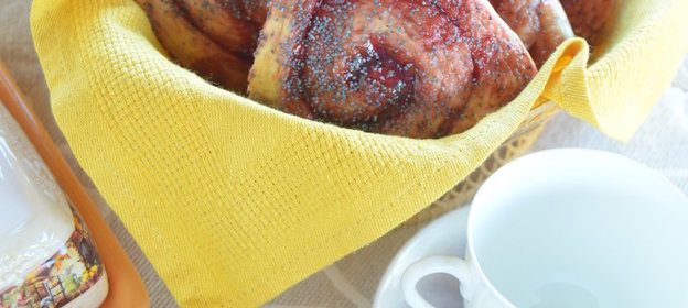 Сладкие паровые булочки со злаками и маком