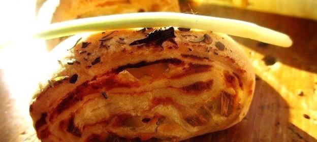 Булочки с творогом и черемшой