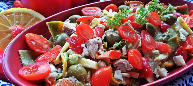 Салат с пастой,тунцом и овощами