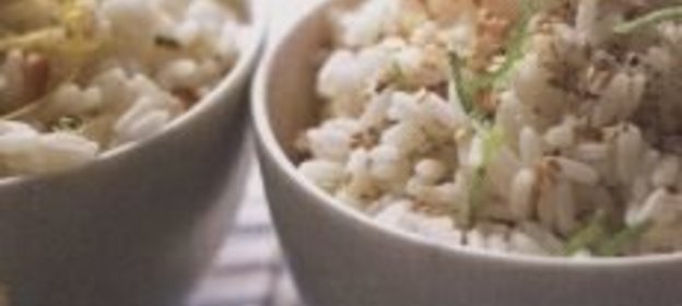 Рисовый салат с кунжутом