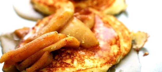 Оладьи с рикоттой и яблоками