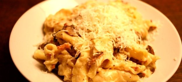 Паста с грибами и ветчиной