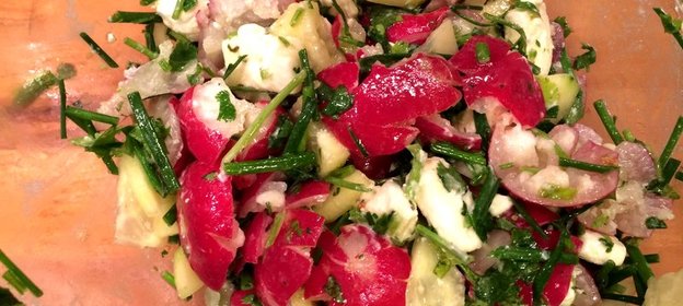 Салат из давленного редиса с фетой