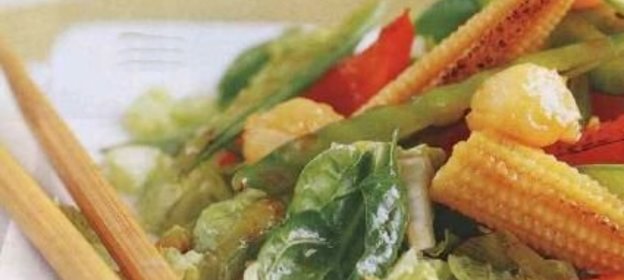 Горячий салат с морскими гребешками