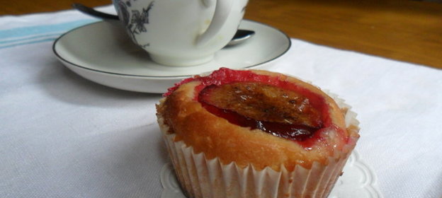 Кексы со сливами