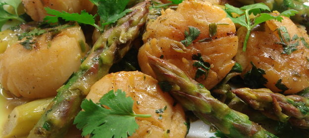 Морские гребешки со спаржей (очень полезно:)) )