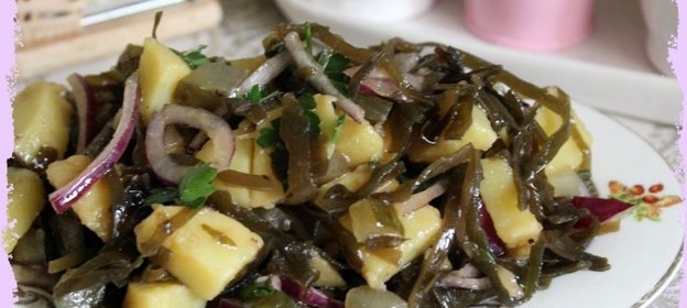Теплый картофельный салат с морской капустой