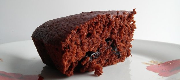 Постный шоколадный манник с черносливом