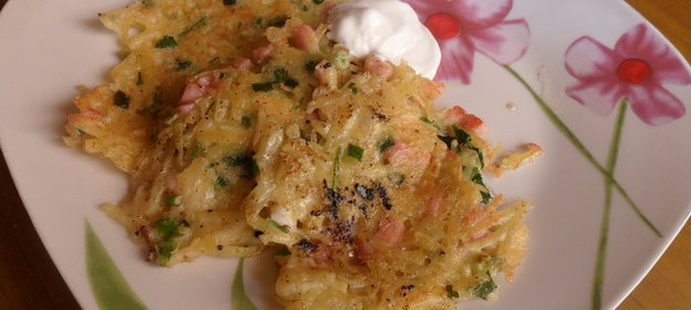 Картофельные оладьи с ветчиной и сыром