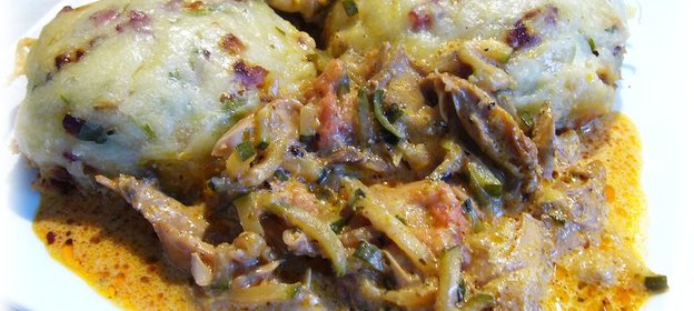 Паровые булочки (Dampfnudeln) с куриным соусом