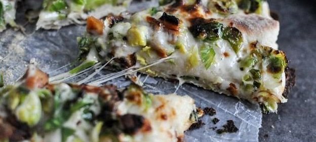 Пицца с брюссельской капустой