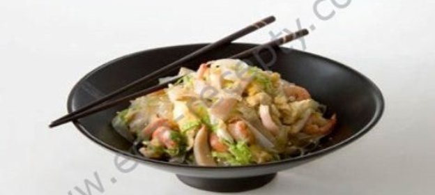 Рисовая лапша с креветками и кальмарами