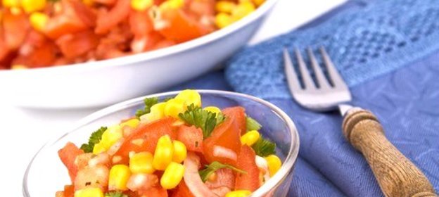 Летний кукурузный салат с базиликом